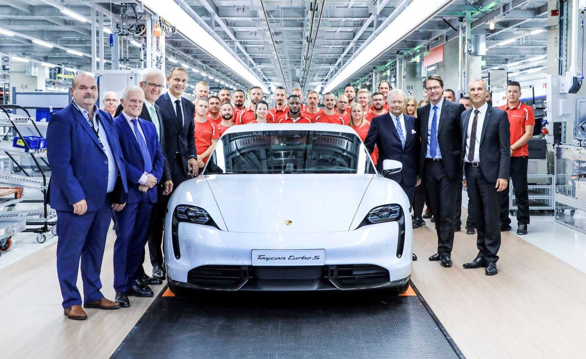 Porsche Taycan empleados