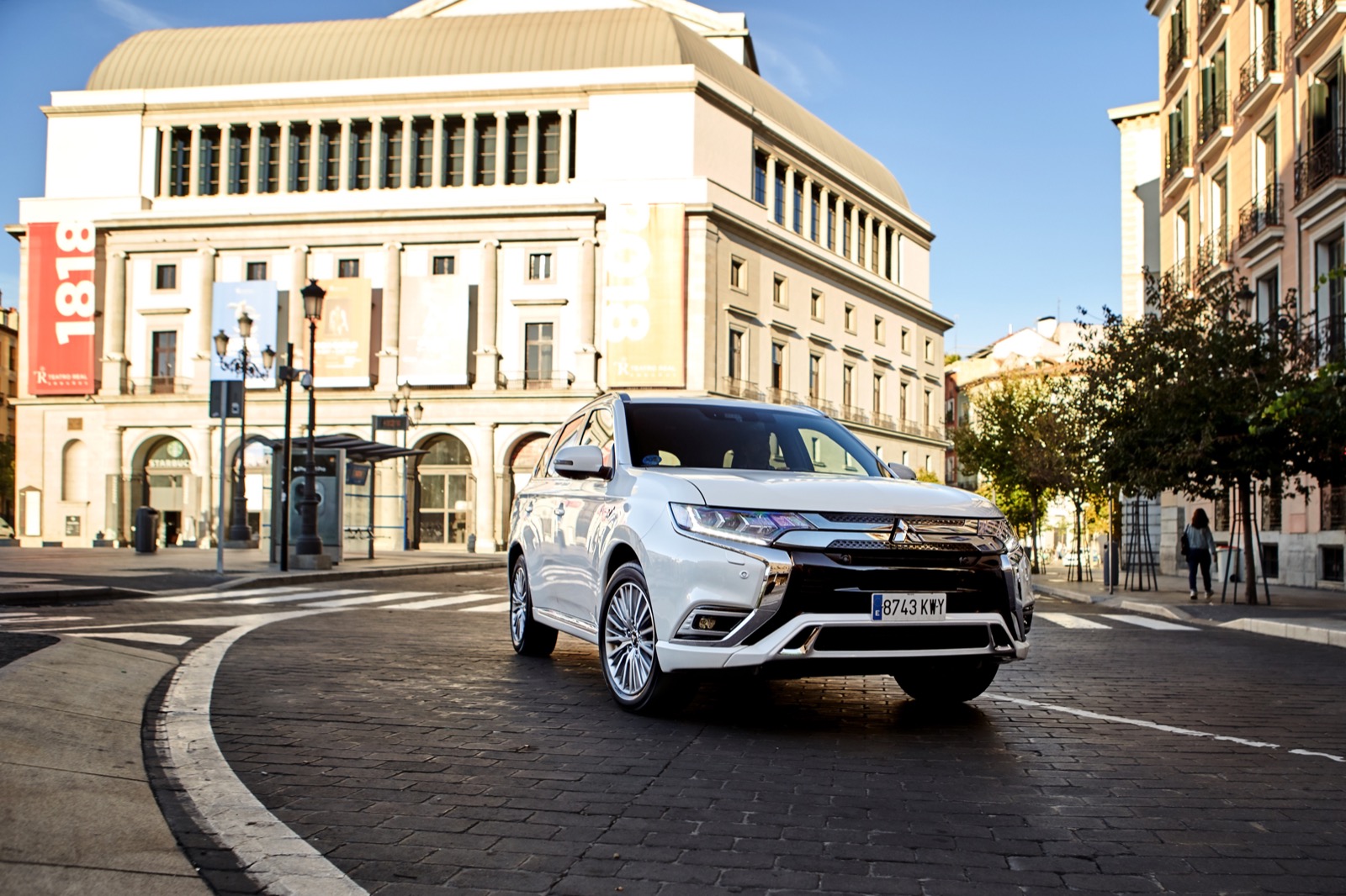 Mitsubishi Outlander Phev 10